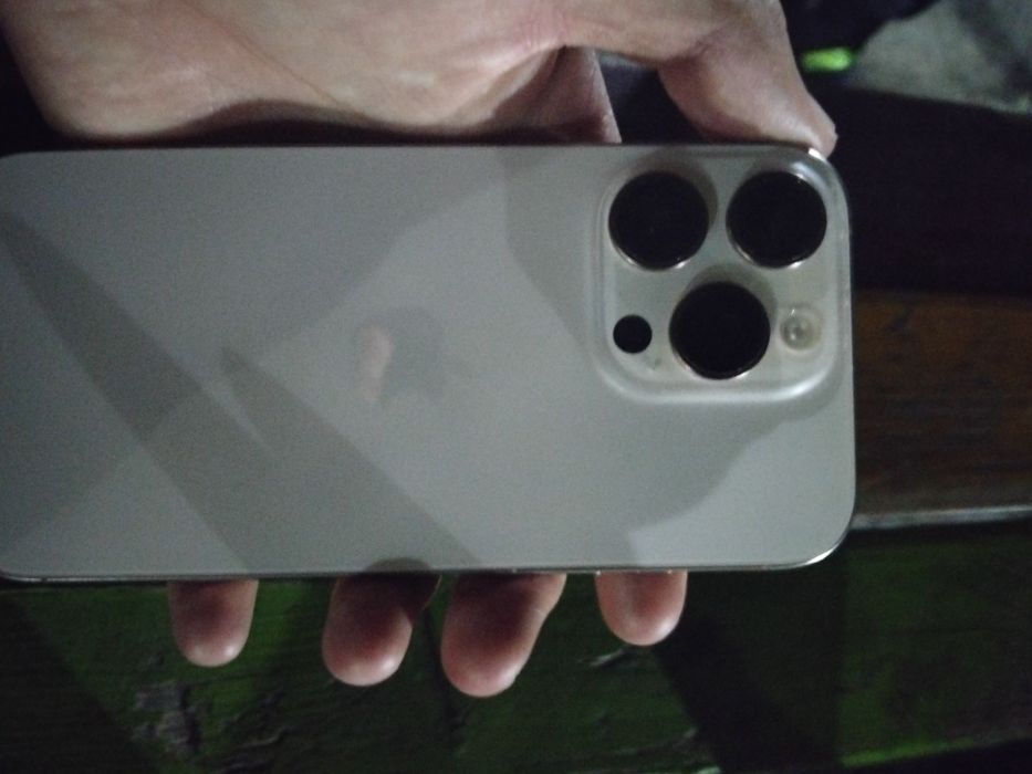 Iphone 16 pro gold