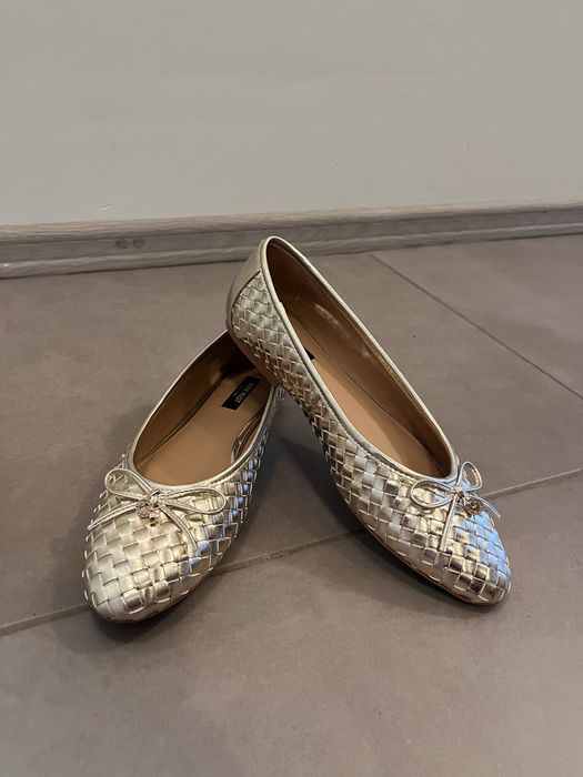 Златисти пантофки Nine West