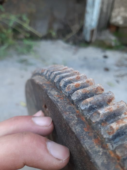 Маховик 144 тишли ,эни 42см