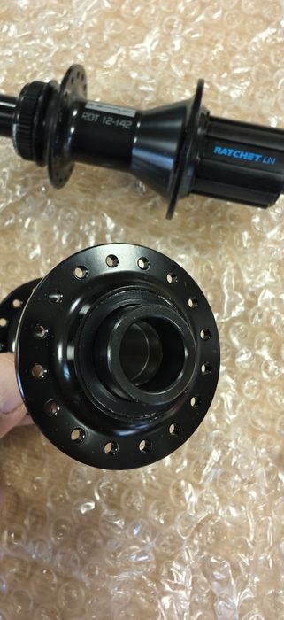 Главини DT Swiss 370 15x110 и 12х142/148 Shimano hub