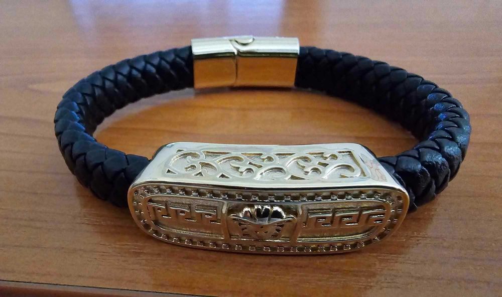 Луксозни мъжки кожени гривни с елементи Версаче