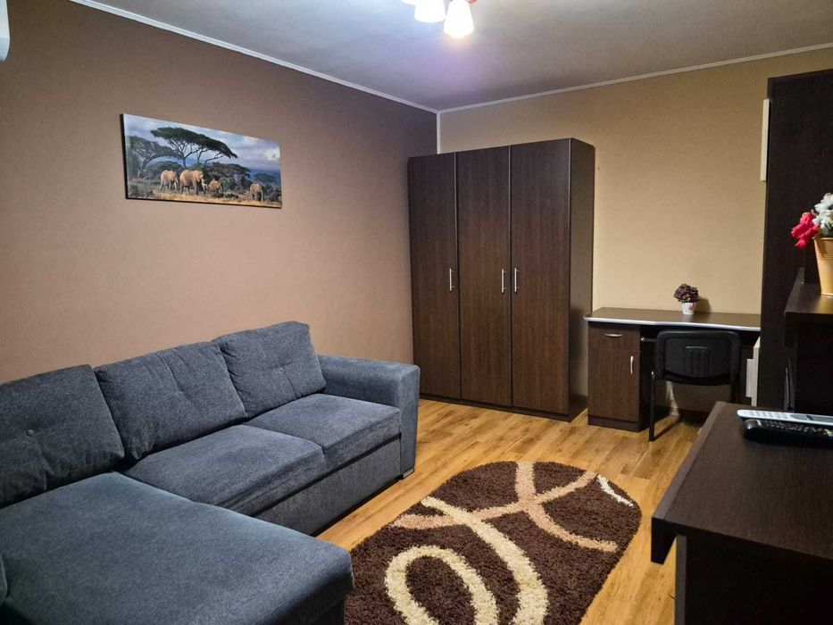 Inchiriez apartament