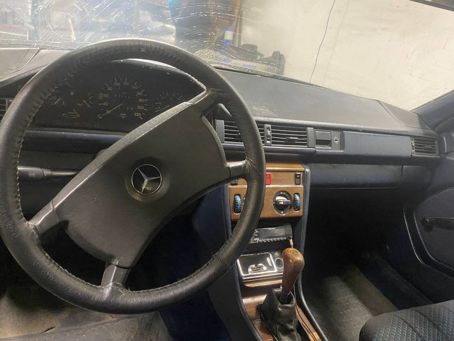 Mercedes-Benz 230 1989 — 5