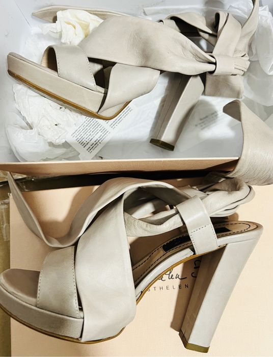 Sandale de piele moale si fina