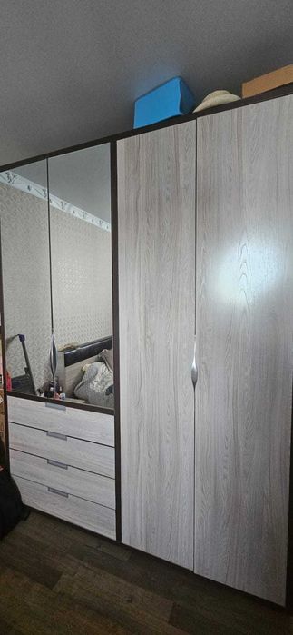 Шкаф платяной б/у