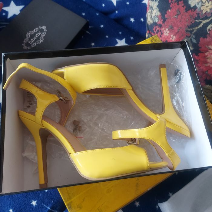 Босоножки 37 рр почти новые