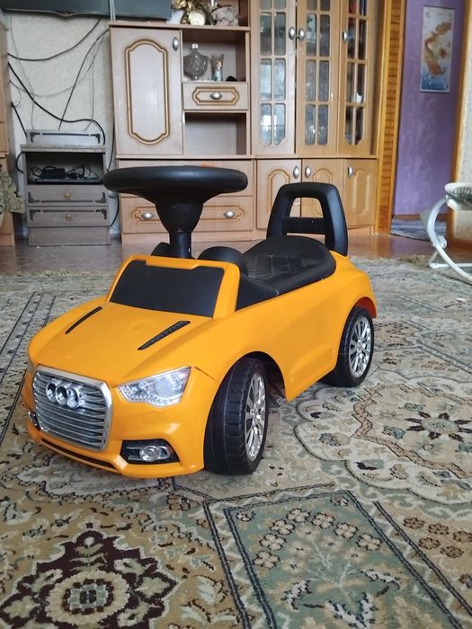 Продам толокар машинку