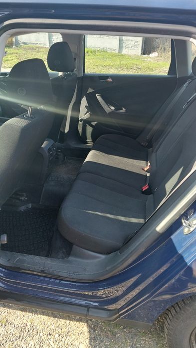Vând Volkswagen Passat B6