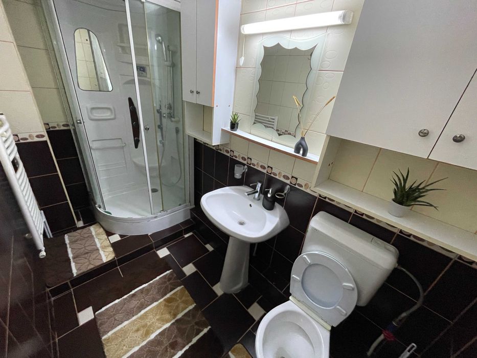 Închiriere apartament 3 camere - atmosferă de vacanță, aproape de centru