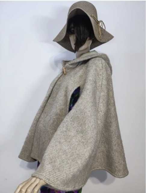 Дамско палто пелерина 100% вълна - унивелсален размер - НОВО