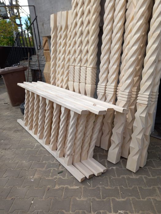 Vând stalpi sculptati