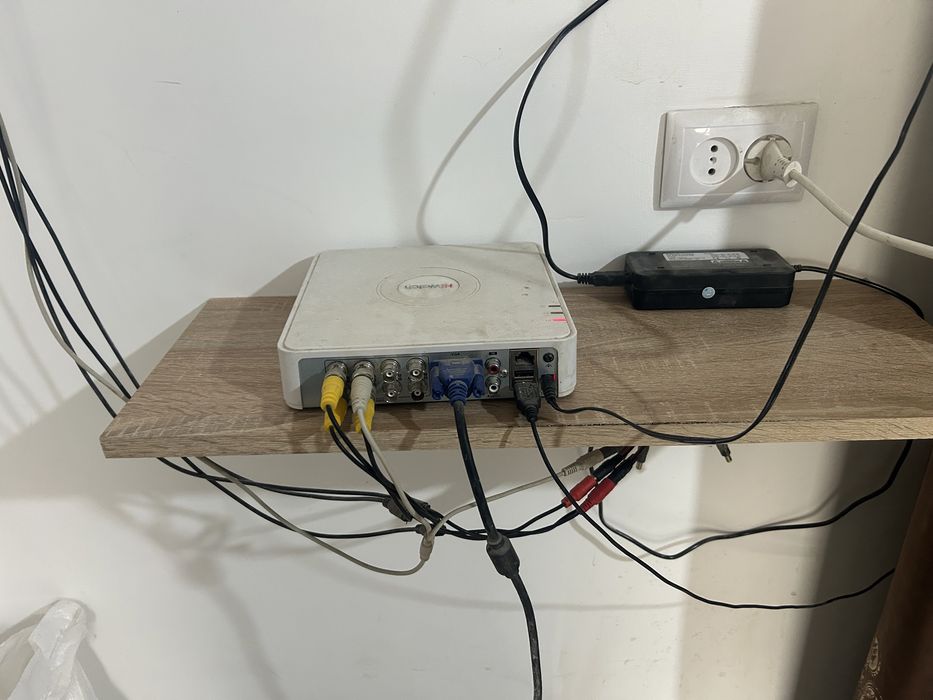 Видео  регистратор на 8 камеры и камеры