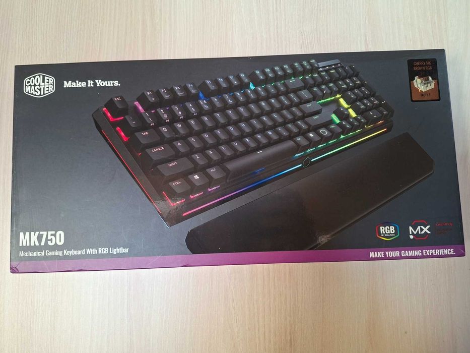 Нова геймърска клавиатура - Coolermaster MK750 RGB Cherry MX Brown Tactile Mechanical Keyboard