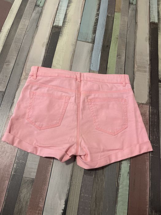 Pantaloni scurți