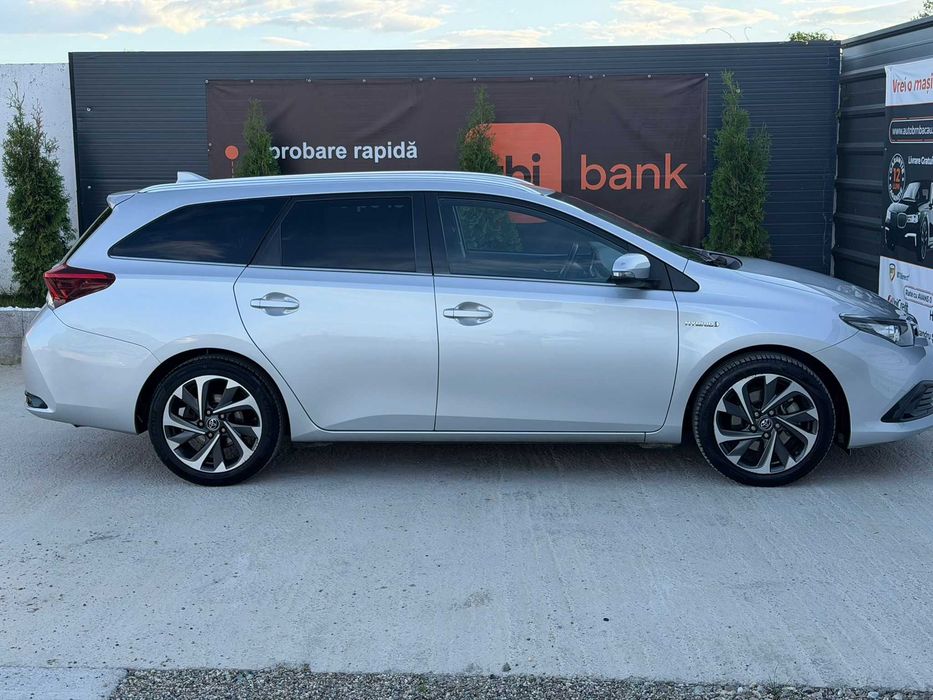 Toyota Auris /1.8L Hybrid/ 99cp/ Automat/ Rate/ Avans %