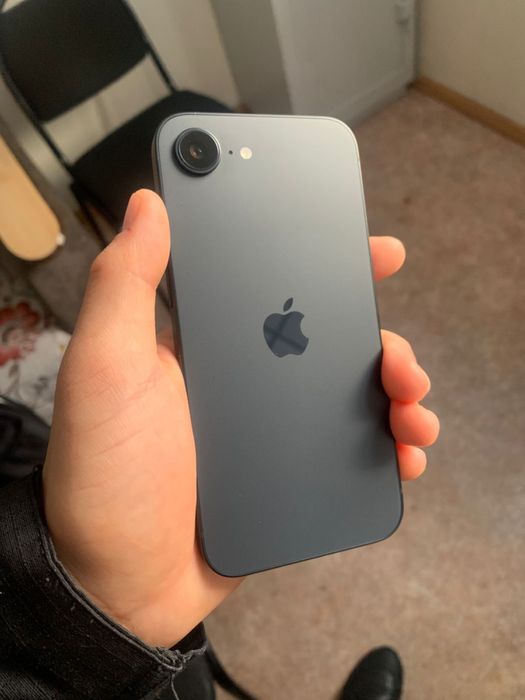 Продам Айфон 16 е в отличном состояний