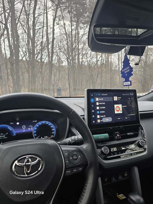 Toyota Corolla Cross Hybrid 4x4 Panoramic!