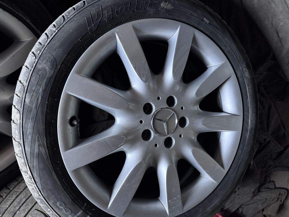 Продам резину на мерс на 18д