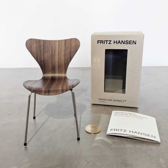 Scaun miniatura 1:6, Series 7 Walnut - Fritz Hansen ca si Vitra, Knoll