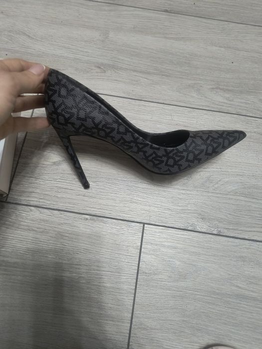 Pantofi stiletto noi