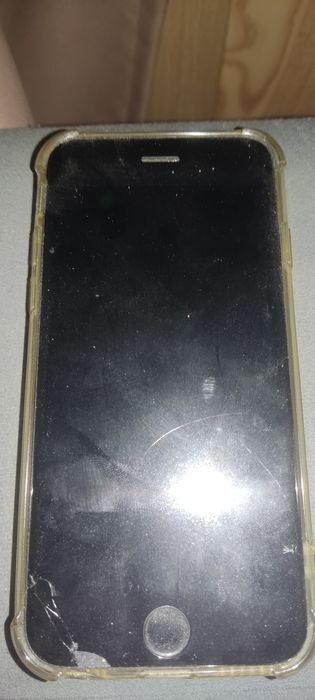 iPhone 6S б/у зарядка в комплекте