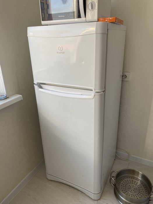 Холодильник indesit