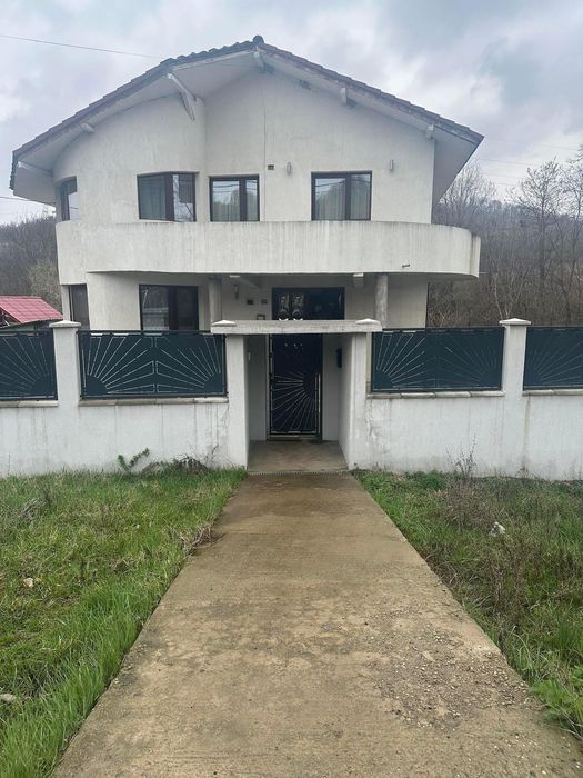 Proprietar vând casă în Rosiuta județul Gorj.