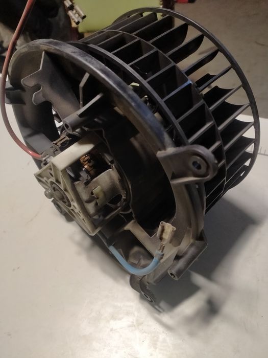 Продам вентилятор печки Мерседес w210