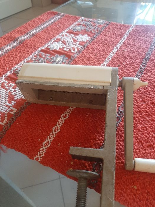Vând mașină de tăiat taitei