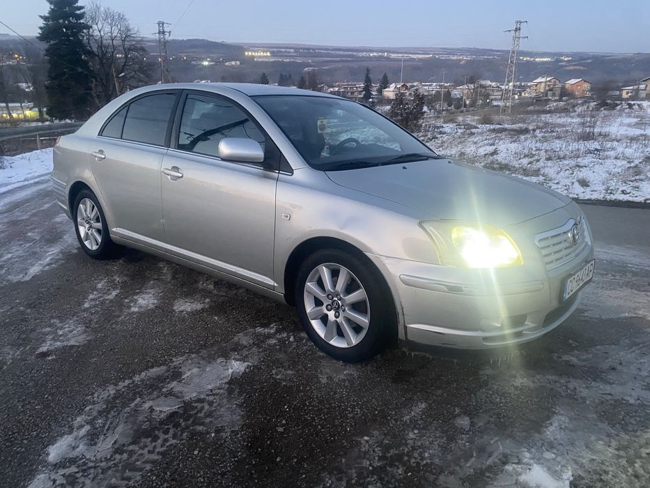 Toyota avensis 1.8 бензин