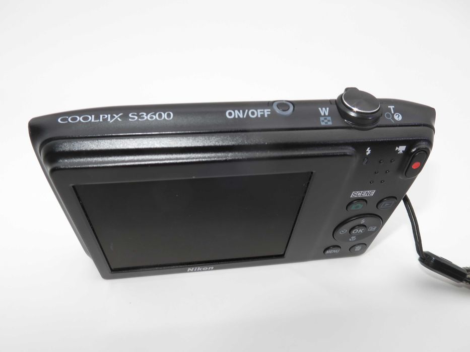 Nikon Coolpix S3600 ултра компактен цифров фотоапарат, дигиална камера в черен цвят 20 MP и 8х оптичен зум, като НОВА, комплект, работи перфектно
