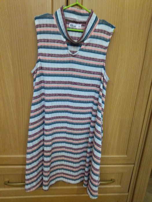 Платье на  девочку подростка .12-13 лет