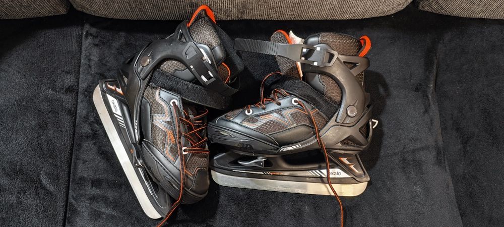 Vand patine reglabile 32-35. Sunt Oxelo, din Dechatlon.