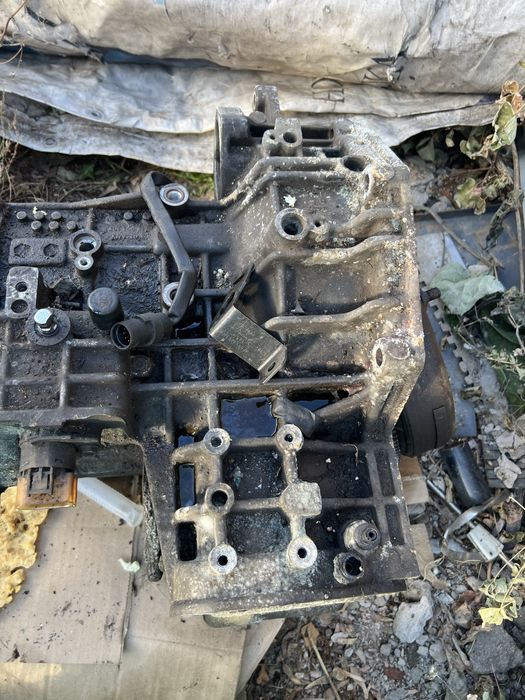 Продаеться каробка автомат гольф три 1996