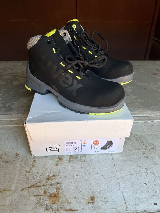 Vand bocanci protectie Uvex marimea 43