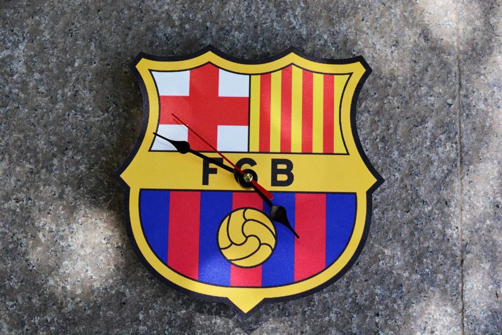 Стенни часовници с емблеми на всички футболни отбори