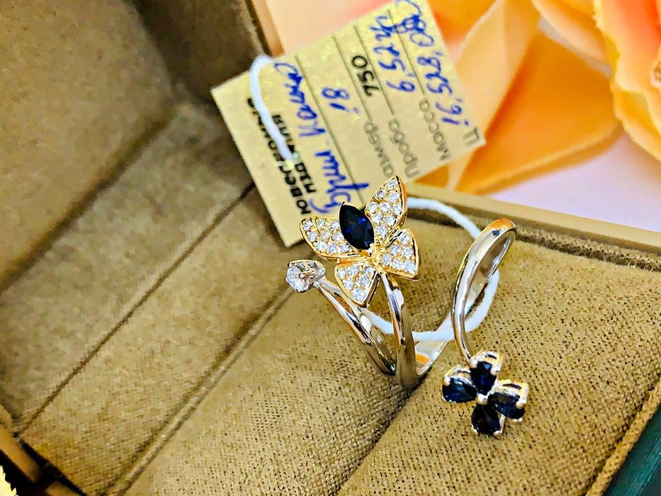 золотое кольцо с бриллиантами и натуральными камнями – Сапфир