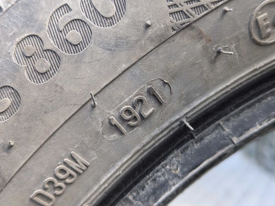 Зимни гуми 175/60R15 Continental