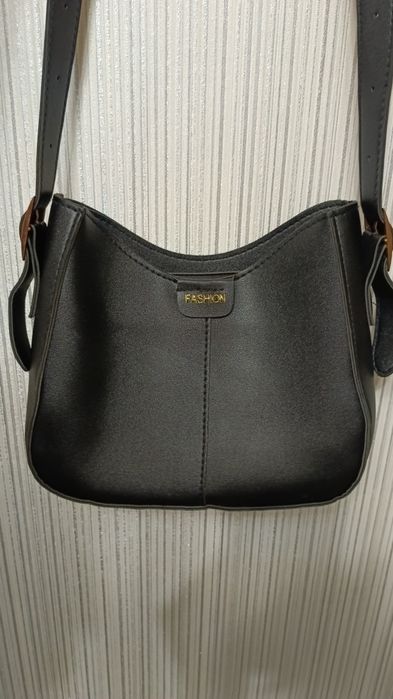 Сумка багет на ремешке