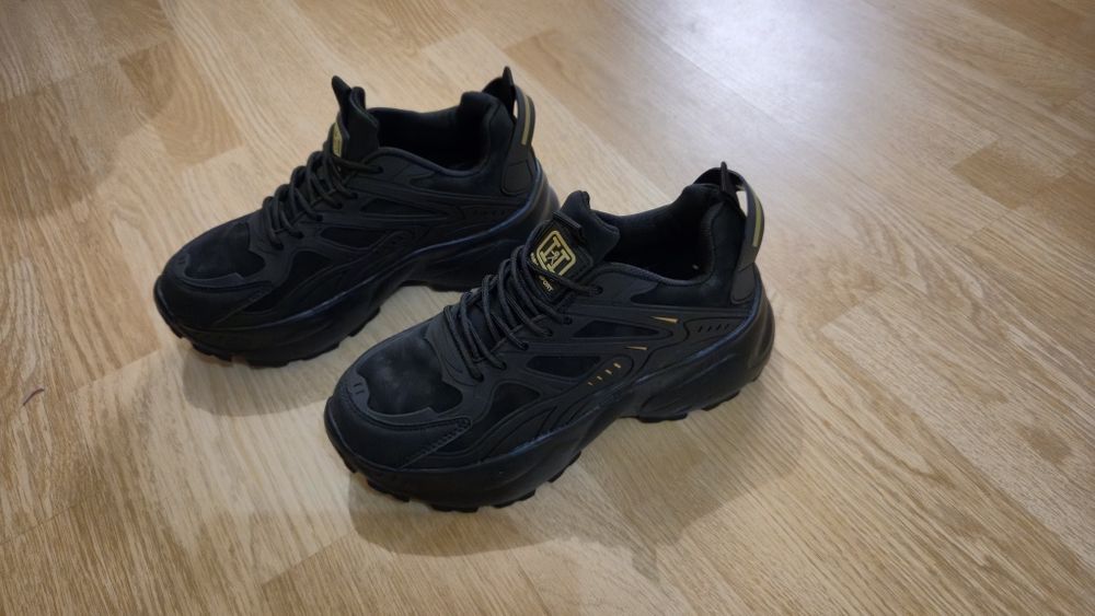 Дамски маратонки 39