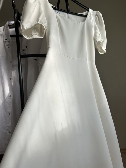 Белое миди платье