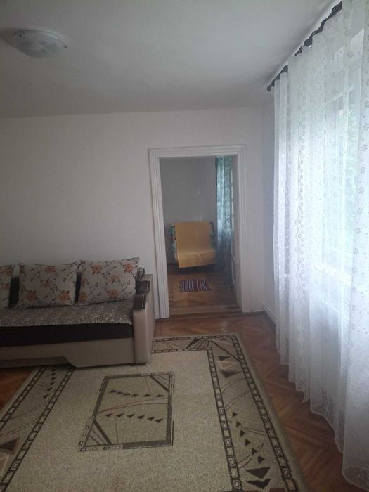 Închiriez apartament 2 camere la casă