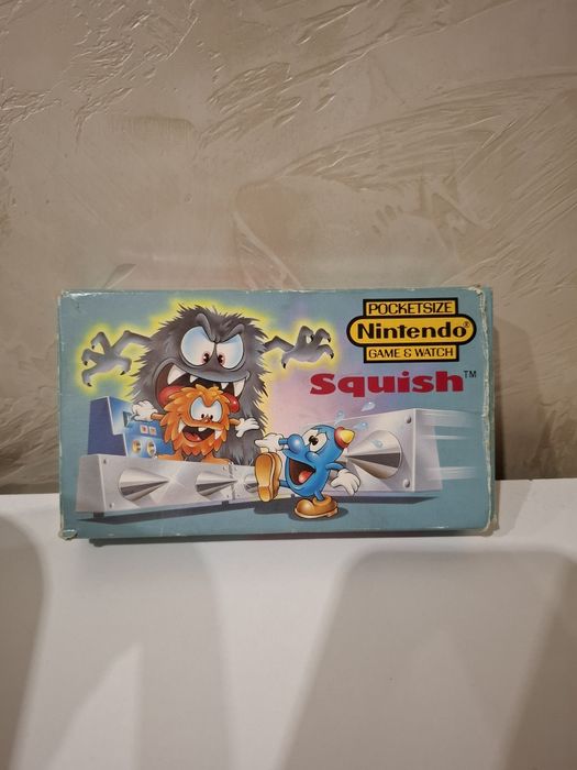 Японска ретро конзола Nintendo Game & Watch Squish
