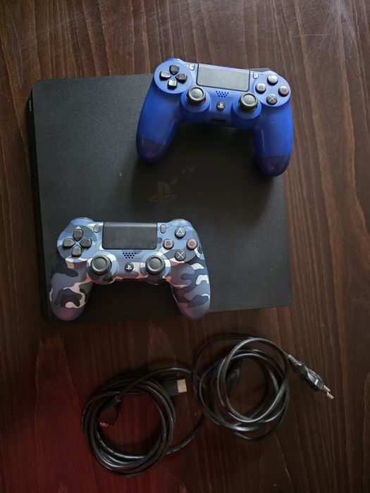Продава се PS4 PRO 1 TB