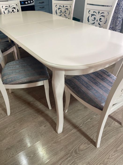 Стол со стульями