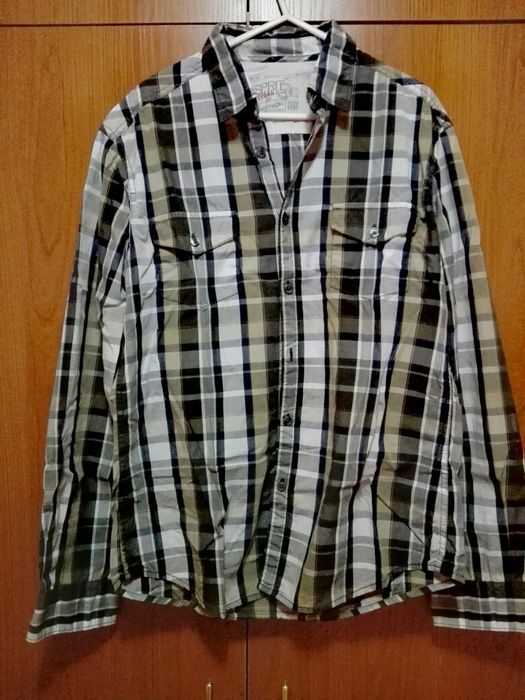 Vând cămăși bărbătești