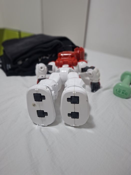 Robot inteligent cu telecomanda pentru  copii