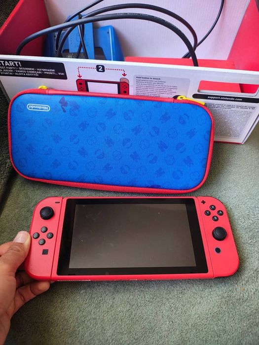 Продавам Nintendo Switch Mario Red & Blue Edition в използвано състояние. 

Работи перфектно, има и включена карта памет.

Цена 150 евро