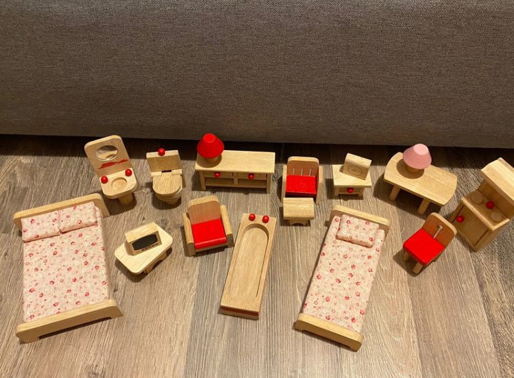 Casuta din lemn pentru papusi