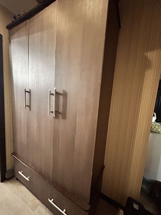 Продам шкаф коричневый